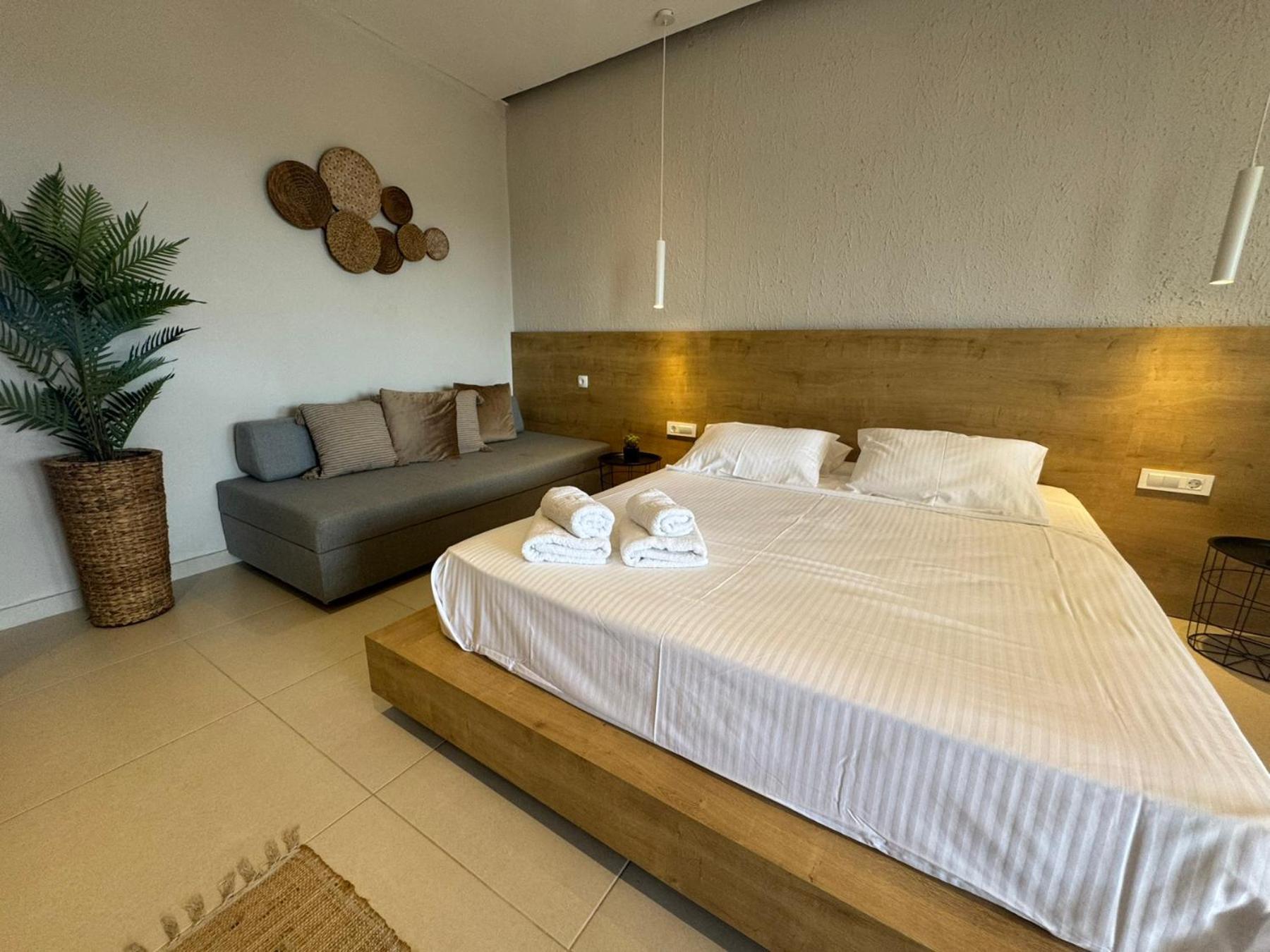 Eleftherias Suites - Near Beach Apartments Марати Екстериор снимка